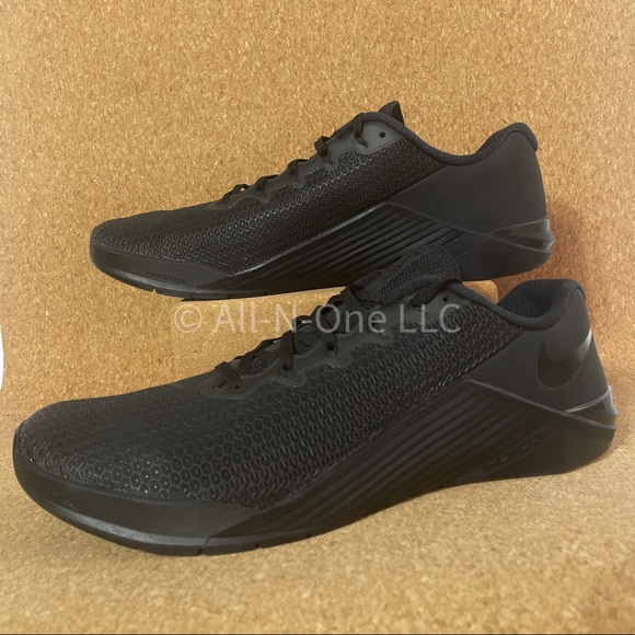 nike metcon 5 triple black